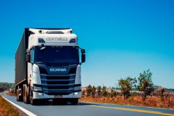 Leia mais sobre o artigo “Tinder dos caminhoneiros” conecta  empresas em busca de frete a transportadores autônomos