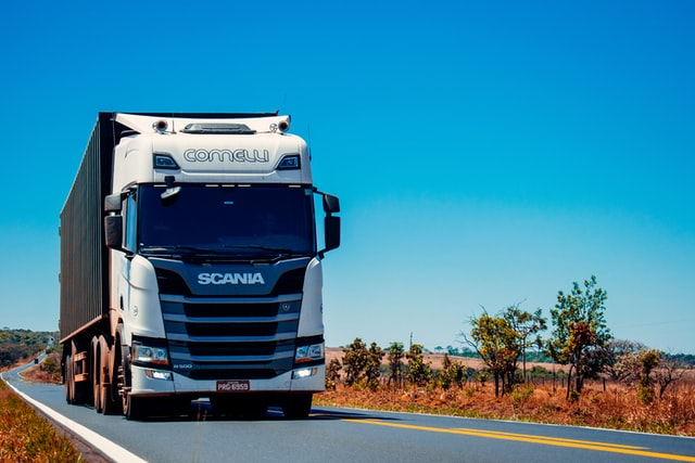 “Tinder dos caminhoneiros” conecta  empresas em busca de frete a transportadores autônomos
