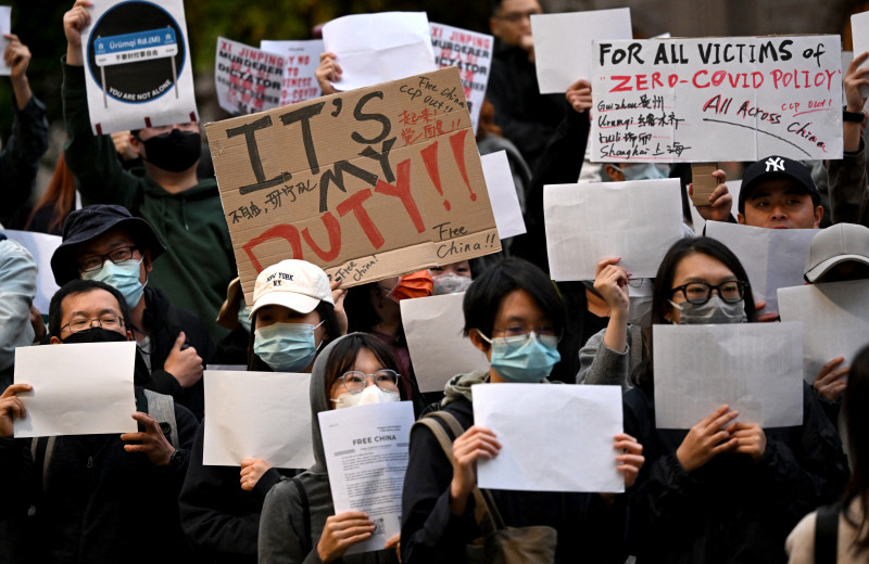 Chineses protestando contra a política de covid zero