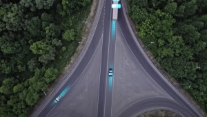 Leia mais sobre o artigo Engenheiros alemães criam estrada que carrega carros elétricos